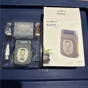 Emjoi Micro-Pedi Nano Pro in Gray and Green